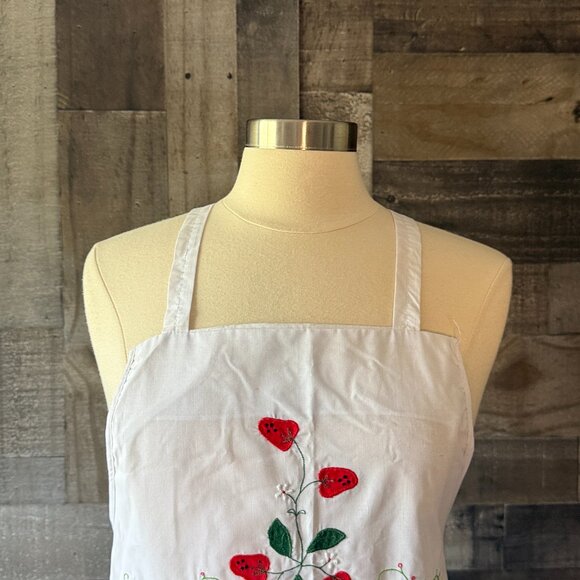 Beautiful handmade white apron ruffles floral embroidery strawberries feminine - Picture 2 of 11